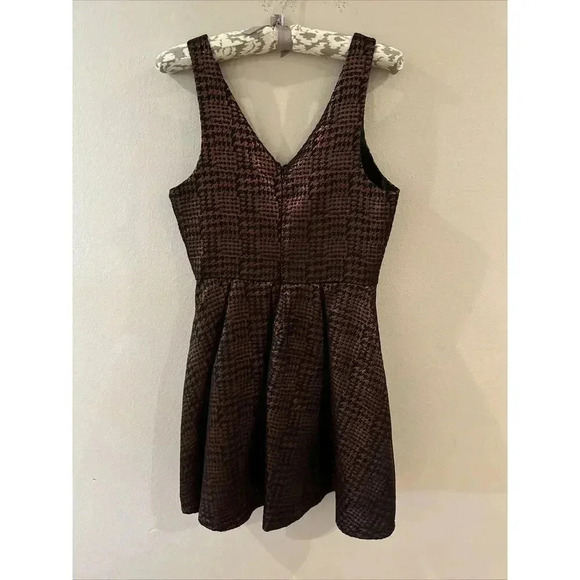 NWT Lush Sleeveless Pleated Metallic Dress Small New Years Eve Party Dress - Picture 4 of 9